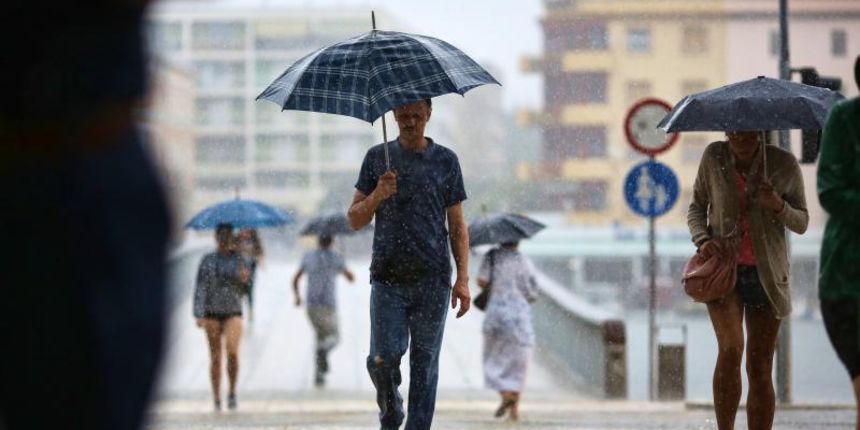 Opis 30.07.2014., Zadar – Ciklona Melisa jutros je na zadarsko podrucje donijela snazno nevrijeme praceno kisom i grmljavinom. Photo: Filip Brala/PIXSELL Autor Filip Brala/PIXSELL Ključne riječi ciklona, melisa, fronta, kisa, nevrijeme Opis 30.07.2014., Zadar – Ciklona Melisa jutros je na zadarsko podrucje donijela snazno nevrijeme praceno kisom i grmljavinom. Photo: Filip Brala/PIXSELL Autor Filip Brala/PIXSELL Ključne riječi ciklona, melisa, fronta, kisa, nevrijeme