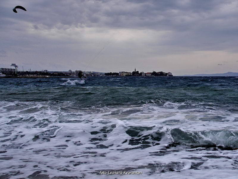 Kiteri i surferi uživali u jakom jugu