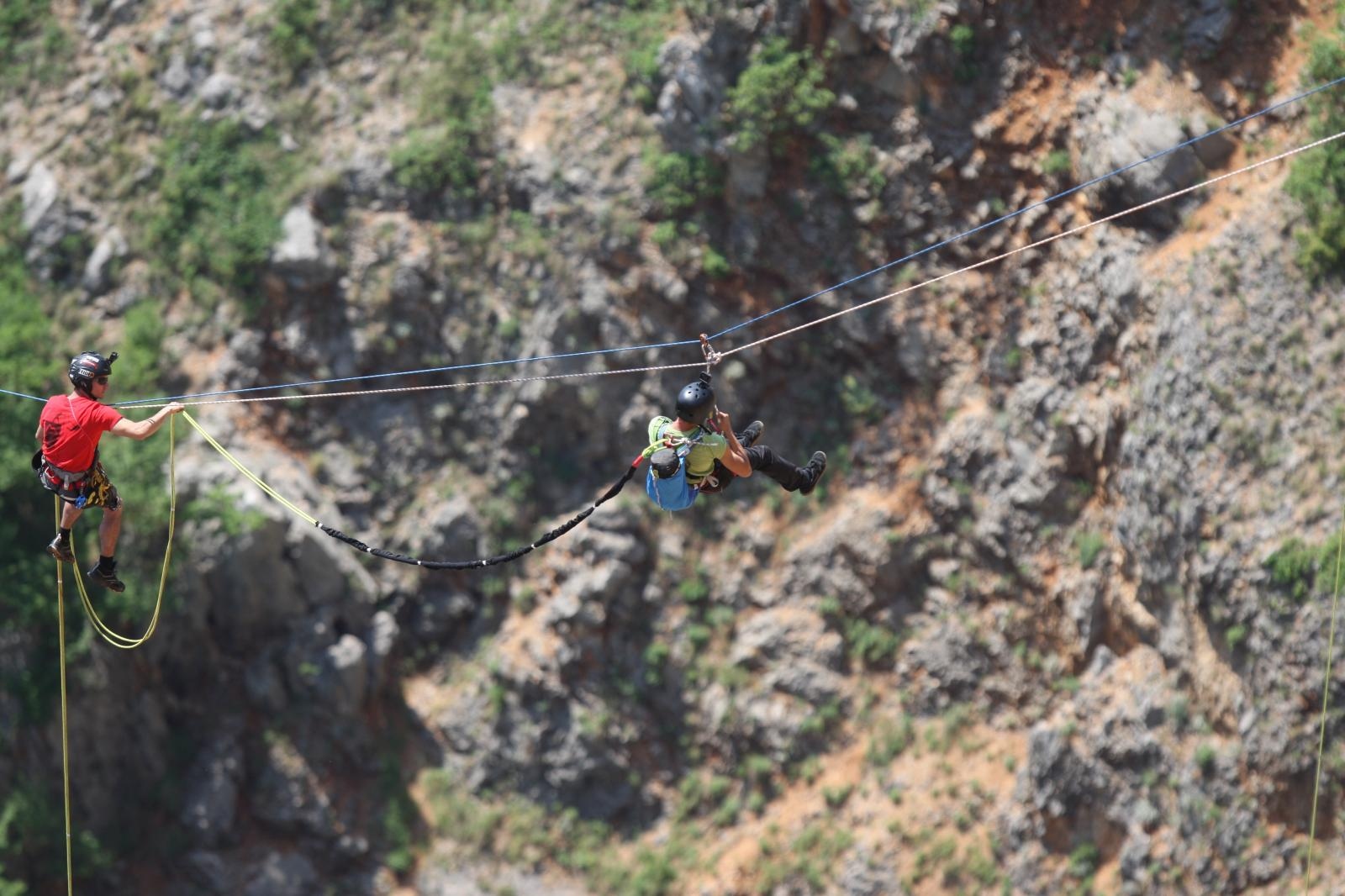 Rap jumping, Crveno jezero