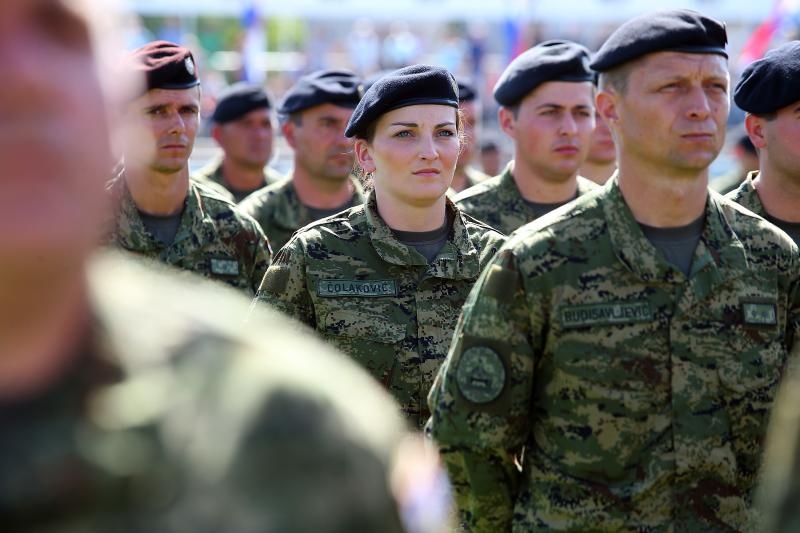Svečano postrojavanje na stadionu u Kranjčevićevoj u povodu Dana Oružanih snaga Republike Hrvatske. Foto. PIXSELL Svečano postrojavanje na stadionu u Kranjčevićevoj u povodu Dana Oružanih snaga Republike Hrvatske. Foto. PIXSELL