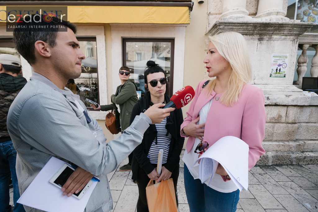 Prosvjedni skup roditelja protiv politike obaveznog cijepljenja Prosvjedni skup roditelja protiv politike obaveznog cijepljenja