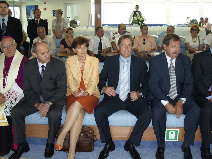 OLYMPUS DIGITAL CAMERA OLYMPUS DIGITAL CAMERA