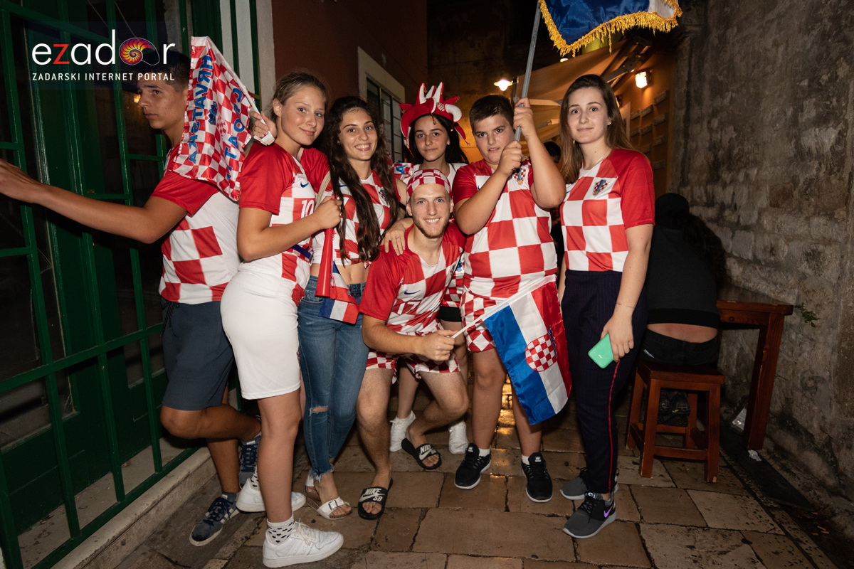 Čudesna noć: Velika fešta ulicama Zadra nakon plasmana Vatrenih u finale SP Čudesna noć: Velika fešta ulicama Zadra nakon plasmana Vatrenih u finale SP