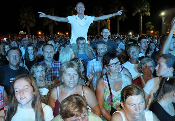 Virsko ljeto 2016: Dražen Zečić Zeko i Banana Band raspjevali i rasplesali Vir