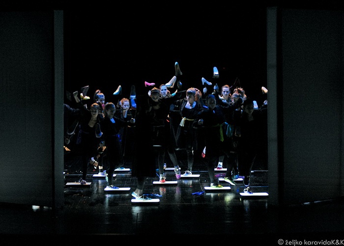 Plesna udruga Gesta: Božićni šoping u SuperOvoj, Foto: Željko Karavida Plesna udruga Gesta: Božićni šoping u SuperOvoj, Foto: Željko Karavida