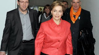 Zagreb, 221209. 
Prisavlje 13, studio HRT-a.
Suceljavanje predsjednickih kandidata.
Na slici: Vesna Pusic u hodniku studia.
Foto: Damir Krajac / CROPIX