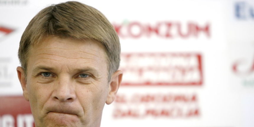 Split, 270709.
Stadion NK Hajduk u Poljudu.
Redovna konferencij za medije NK Hajduk nakon utakmice u Osijeku.
Na fotografiji slijeva: trener NK Hajduk Ante Mise.
Foto: Vladimir Dugandzic / CROPIX Split, 270709.
Stadion NK Hajduk u Poljudu.
Redovna konferencij za medije NK Hajduk nakon utakmice u Osijeku.
Na fotografiji slijeva: trener NK Hajduk Ante Mise.
Foto: Vladimir Dugandzic / CROPIX