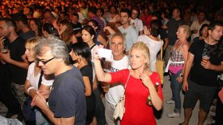 29.07.2013., Zadar – Svjetski poznati gitarist Carlos Santana nastupio je ispred zadarskih Jazina pred nekoliko desetaka tisuca posjetitelja. Photo: Dino Stanin/PIXSELL 29.07.2013., Zadar – Svjetski poznati gitarist Carlos Santana nastupio je ispred zadarskih Jazina pred nekoliko desetaka tisuca posjetitelja. Photo: Dino Stanin/PIXSELL
