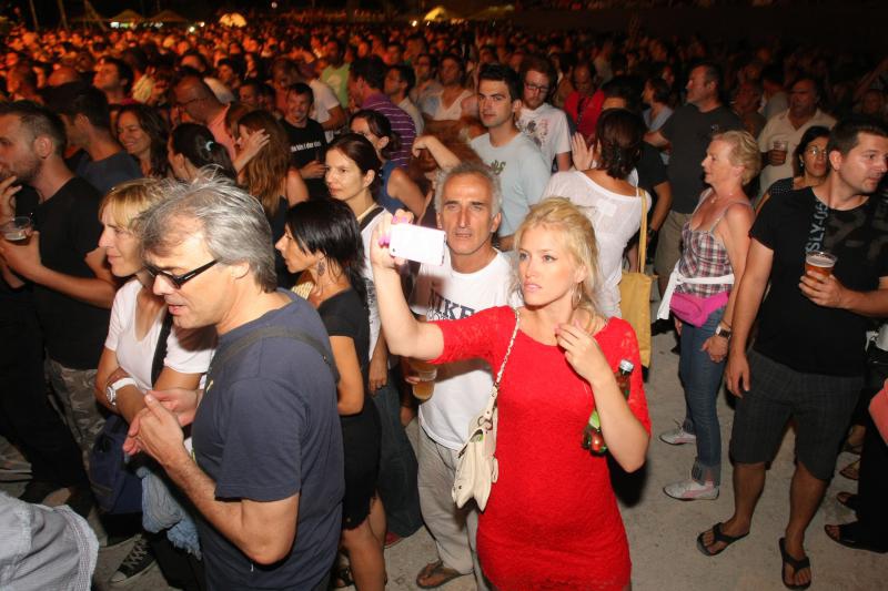 29.07.2013., Zadar – Svjetski poznati gitarist Carlos Santana nastupio je ispred zadarskih Jazina pred nekoliko desetaka tisuca posjetitelja. Photo: Dino Stanin/PIXSELL 29.07.2013., Zadar – Svjetski poznati gitarist Carlos Santana nastupio je ispred zadarskih Jazina pred nekoliko desetaka tisuca posjetitelja. Photo: Dino Stanin/PIXSELL