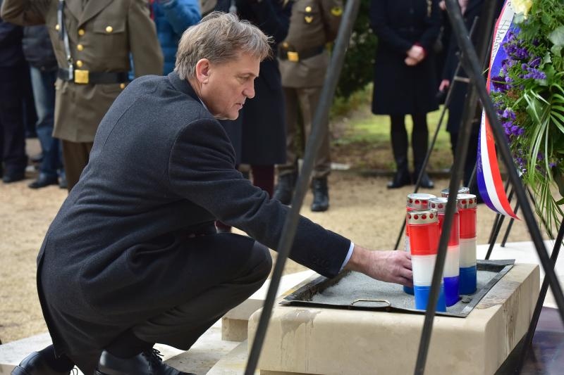 Svecanim postrojavanjem i mimohodom kroz grad postrojbi sudionica obiljezena je 22. obljetnica vojno-redarstvene akcije Maslenica. Photo: Dino Stanin/PIXSELL Svecanim postrojavanjem i mimohodom kroz grad postrojbi sudionica obiljezena je 22. obljetnica vojno-redarstvene akcije Maslenica. Photo: Dino Stanin/PIXSELL