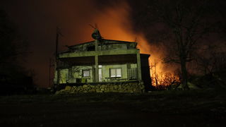 Zadar, 070311.
Vatrogasci iz Zadra od popodnevnih sati bore se sa pozarom koji je izbio na podrucju izmedju Zadra i Murvice, tocnije na predjelu Baricevici.
Foto: Jure Miskovic / CROPIX