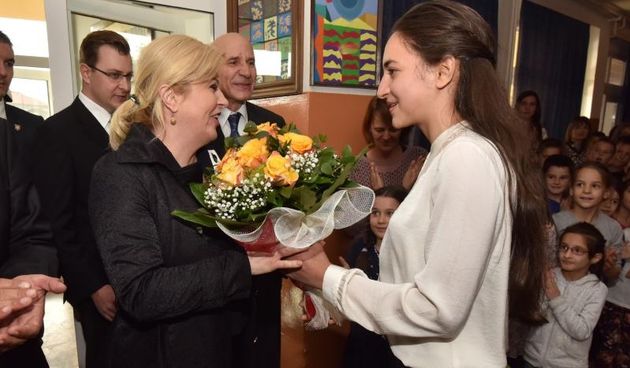 Predsjednica Kolinda Grabar Kitarović položila vijenac i zapalila svijeće za žrtve Škabrnje, Foto: Dino Stanin/PIXSELL