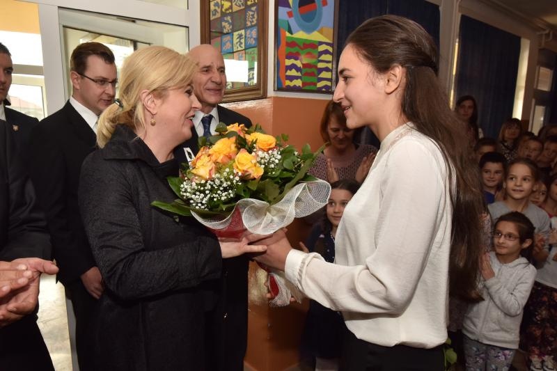 Predsjednica Kolinda Grabar Kitarović položila vijenac i zapalila svijeće za žrtve Škabrnje, Foto: Dino Stanin/PIXSELL