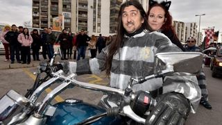 Karnevalska povorka okupila se na parkiralistu kod ‘Ljepotice’ a potom je krenula prema sredisnjem gradskom Trgu. Photo: Dino Stanin/PIXSELL