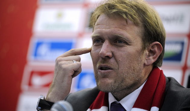 Beograd, 091210.
Veceras je u prostorijama FK Crvena Zvezda na stadionu Marakana istoimenog kluba odrzana promocija Roberta Prosineckog kao novog trenera FK Crvena Zvezda.
Foto: Sime Sokota / CROPIX