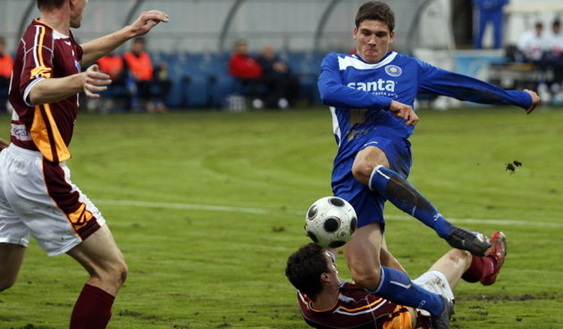 Zadar, 201110.Igraliste Stanovi.Nogometna utakmica NK Zadar – NK Varteks. Na fotografiji: Igrac Zadra Toni Pezo.Foto: Jure Miskovic / CROPIX