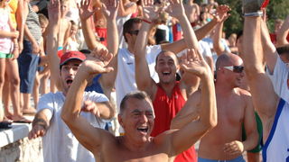 Zadar, 050809.
Danas je u mjestu Poljana na otoku Ugljanu odrzana festa, uz raznoliki program tu se i naslo vec tradicionalno potezanje konopa preko uvale, zanimljivo po tome jer sudjeluje vise stotina ljudi a natjecu se dvije strane mjesta svi domaci i g Zadar, 050809.
Danas je u mjestu Poljana na otoku Ugljanu odrzana festa, uz raznoliki program tu se i naslo vec tradicionalno potezanje konopa preko uvale, zanimljivo po tome jer sudjeluje vise stotina ljudi a natjecu se dvije strane mjesta svi domaci i g