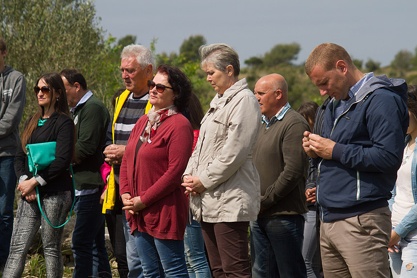 Misa na ostacima crkve na Petrini, foto: Leo Banić Misa na ostacima crkve na Petrini, foto: Leo Banić