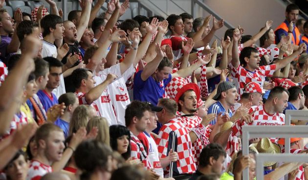 Rukomet. Hrvatski navijači u dvorani SC Višnjik u Zadru