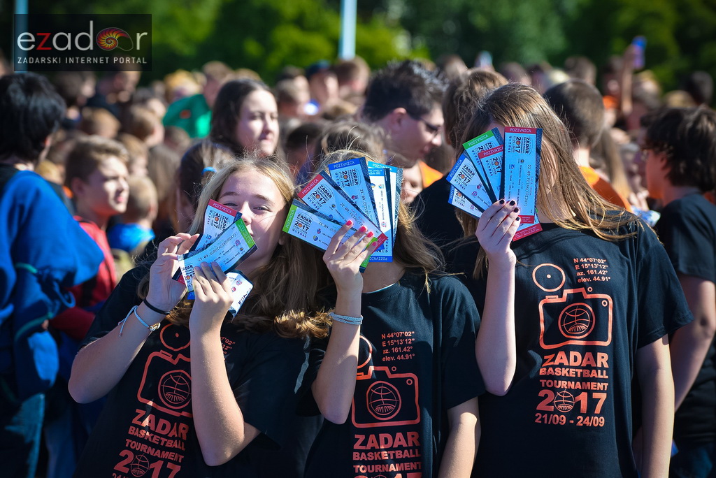 #ZDBT2017: Snimanje Milenijske fotografije košarkaške lopte na Pozdravu suncu #ZDBT2017: Snimanje Milenijske fotografije košarkaške lopte na Pozdravu suncu