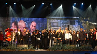 Zadar, 121110.
Dvorana Kresimira Cosica.Festival zabavne glazbe Zadar 2010. Prva vecer.
Na fotografiji : Izvodjaci u nesluzbenom djelu programa pjevalju pjesme Tomislava Ivcica.
Foto : Vladimir Ivanov / Cropix Zadar, 121110.
Dvorana Kresimira Cosica.Festival zabavne glazbe Zadar 2010. Prva vecer.
Na fotografiji : Izvodjaci u nesluzbenom djelu programa pjevalju pjesme Tomislava Ivcica.
Foto : Vladimir Ivanov / Cropix