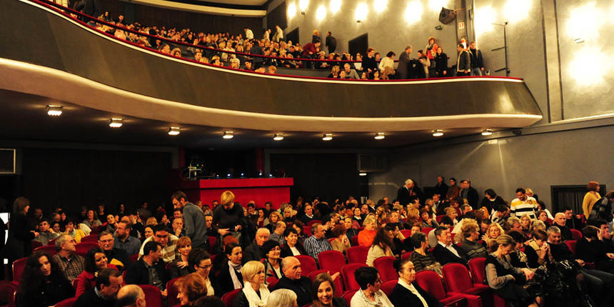 Zadar, 28.02.2013. snimio: Nenad Marčev, 
PLANET ART, 
Raymond Queneu, 
STILSKE VJEŽBE, 
Redatelj Tomislav Radić, 
Igraju: Lela Margitić i Pero Kvrgić, 
Dvorana HNK Zadar