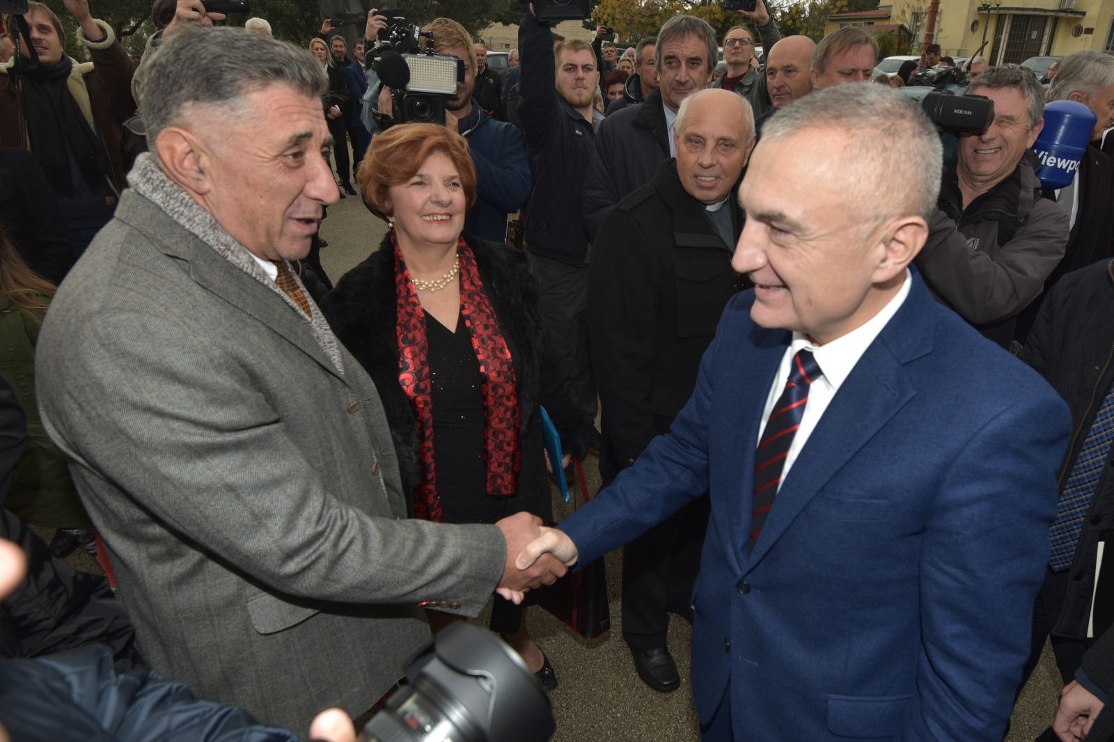 Kolinda Grabar Kitarović s albanskim predsjednikom susrela se sa stanovnicima Arbanasa Kolinda Grabar Kitarović s albanskim predsjednikom susrela se sa stanovnicima Arbanasa