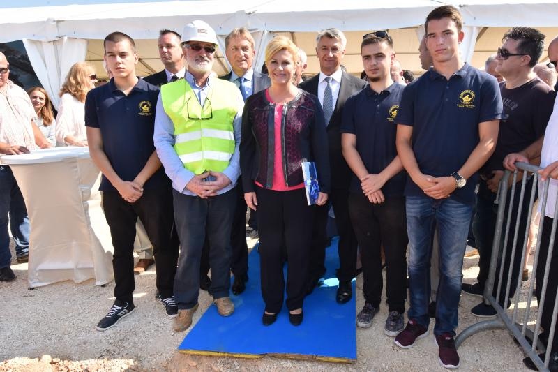 Predsjednica Kolinda Grabar Kitarović otvorila radove na zgradi putničkog terminala u Gaženici. Photo: Dino Stanin/PIXSELL Predsjednica Kolinda Grabar Kitarović otvorila radove na zgradi putničkog terminala u Gaženici. Photo: Dino Stanin/PIXSELL