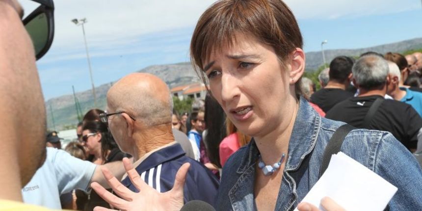 Stanovnici okolice odlagalista Karepovac desetljecima imaju problema s nesnosljivim smradom, raznesenim smecem i ostalim problemima koje im donosi smetliste. Danas su jos jednom organizirali prosvjed na kojem im se obratio i gradonacelnik Ivo Baldasar kao Stanovnici okolice odlagalista Karepovac desetljecima imaju problema s nesnosljivim smradom, raznesenim smecem i ostalim problemima koje im donosi smetliste. Danas su jos jednom organizirali prosvjed na kojem im se obratio i gradonacelnik Ivo Baldasar kao