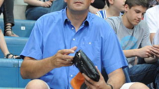 Zagreb, 100610.
Savska cesta 30, kosarkaski centar Drazen Petrovic, seniori, susret KK Cibona i KK Zadar, 5. odlucujuca utakmica za naslov prvaka Hrvatske.
Na slici: Franjo Arapovic.
Foto: Damir Krajac / CROPIX Zagreb, 100610.
Savska cesta 30, kosarkaski centar Drazen Petrovic, seniori, susret KK Cibona i KK Zadar, 5. odlucujuca utakmica za naslov prvaka Hrvatske.
Na slici: Franjo Arapovic.
Foto: Damir Krajac / CROPIX