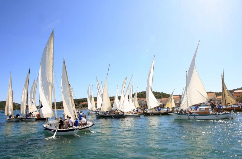 Betina: Održana tradicionalna regata za dušu i tilo, Foto: Duško Jaramaz/PIXSELL Betina: Održana tradicionalna regata za dušu i tilo, Foto: Duško Jaramaz/PIXSELL