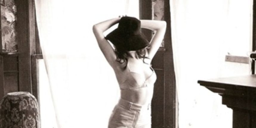 Anne Hathaway navukla korzet i snimila seksipilan editorijal (Index.hr) Anne Hathaway navukla korzet i snimila seksipilan editorijal (Index.hr)