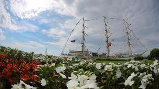 Pokraj Morskih orgulja i Pozdrava Suncu pristao je ruski skolski jedrenjak “Nadezhda”. Dug je 109 metara te ima tri jarbola. Photo: Filip Brala/PIXSELL