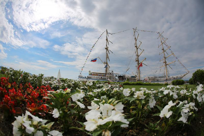 Pokraj Morskih orgulja i Pozdrava Suncu pristao je ruski skolski jedrenjak “Nadezhda”. Dug je 109 metara te ima tri jarbola. Photo: Filip Brala/PIXSELL