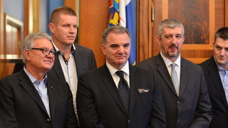 Gradonačelnik Kalmeta primio obitelj Ćosić i sudionike završnice Krešinog Kupa Gradonačelnik Kalmeta primio obitelj Ćosić i sudionike završnice Krešinog Kupa