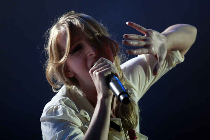 Pula, 180811.
Arena Fest 2011.
Na kraju koncertne sezone u pulskoj Areni na Arena Festu nastupaju tri europska benda: Apocalyptica, Guano Apes i Laibach.
Na slici: nastup Guano Apesa.
Foto: Goran Sebelic / CROPIX Pula, 180811.
Arena Fest 2011.
Na kraju koncertne sezone u pulskoj Areni na Arena Festu nastupaju tri europska benda: Apocalyptica, Guano Apes i Laibach.
Na slici: nastup Guano Apesa.
Foto: Goran Sebelic / CROPIX