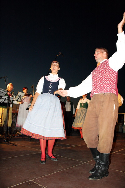 Vecer folklora: KUD Nevijana i ansambl Horenak u Nevidjenima Vecer folklora: KUD Nevijana i ansambl Horenak u Nevidjenima