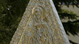 Knin, 250911.
Postavljanje kamena temeljca za gradnju Pastoralnog centra Gospe velikog Hrvatskog krsnog zavjeta na prostoru bivse vojarne Senjak u Kninu
Na slici: procesija ulicama Knina sa Gospinim likom
Foto: Niksa Stipanicev / CROPIX Knin, 250911.
Postavljanje kamena temeljca za gradnju Pastoralnog centra Gospe velikog Hrvatskog krsnog zavjeta na prostoru bivse vojarne Senjak u Kninu
Na slici: procesija ulicama Knina sa Gospinim likom
Foto: Niksa Stipanicev / CROPIX