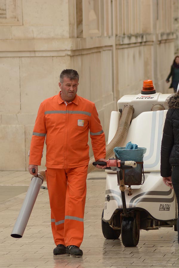 đir po gradu, čistoća, smetlar