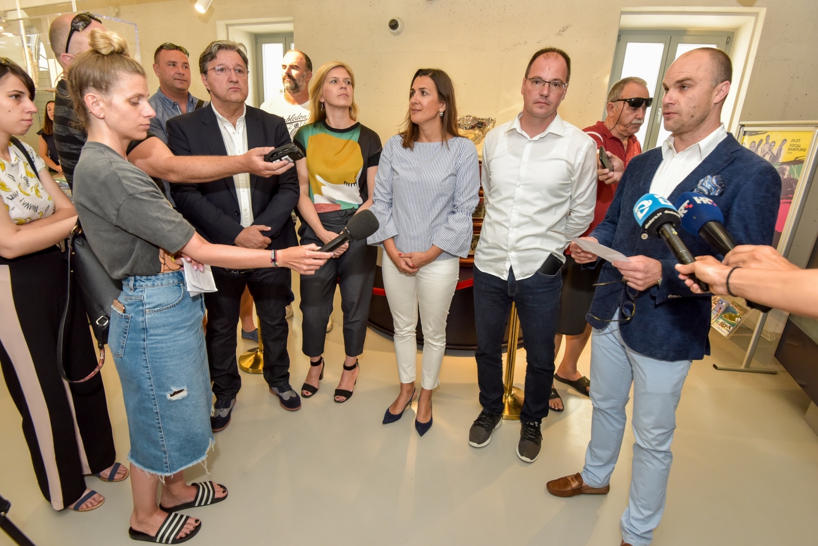 U Turističko informativnom centru predstavljen trofej Davis Cupa U Turističko informativnom centru predstavljen trofej Davis Cupa