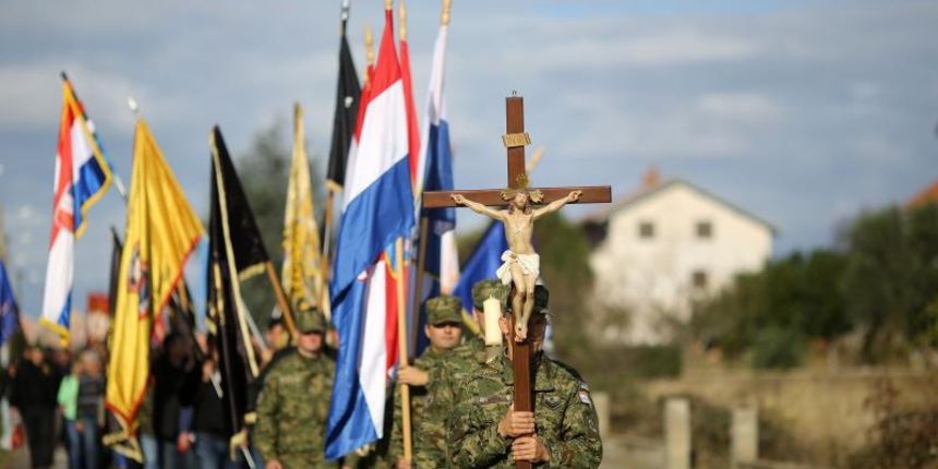 Kolonom sjećanja i polaganjem vijenaca obilježena 23. obljetnica stradanja Škabrnje, Foto: Filip Brala/PIXSELL Kolonom sjećanja i polaganjem vijenaca obilježena 23. obljetnica stradanja Škabrnje, Foto: Filip Brala/PIXSELL