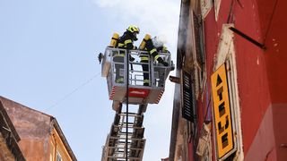 Veliki požar izbio u zgradi na Narodnom trgu Veliki požar izbio u zgradi na Narodnom trgu
