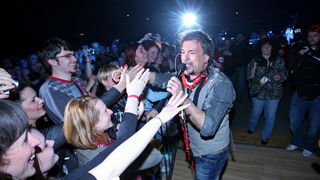 Zagreb, 220410.
U sklopu velike turneje Toleranca tour 2010 i povodom izlaska novog albuma naziva “Toleranca” Zlatan Stipisic Gibonni veceras je u KC Drazen Petrovic odrzao prvi od 2 predvidjena zagrebacka koncerta.
Na slici: Gibonni.
Foto: Neja Markicevi