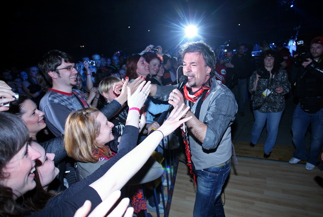 Zagreb, 220410.
U sklopu velike turneje Toleranca tour 2010 i povodom izlaska novog albuma naziva “Toleranca” Zlatan Stipisic Gibonni veceras je u KC Drazen Petrovic odrzao prvi od 2 predvidjena zagrebacka koncerta.
Na slici: Gibonni.
Foto: Neja Markicevi