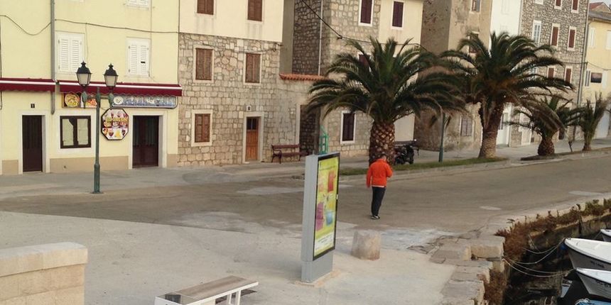 Solarna klupa Solarna klupa