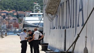 Trajekt Lastovo na vezu u Malom Lošinju