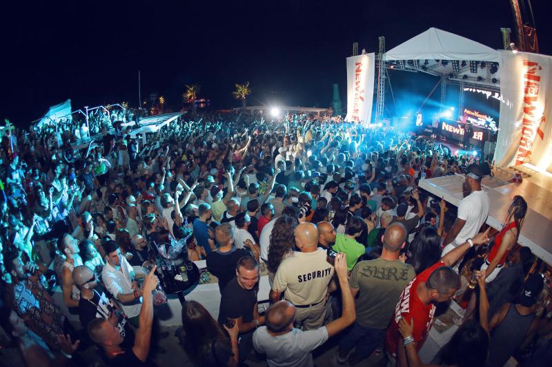 10.07.2013., Novalja – Americki reper Snoop Dogg, odnosno Snoop Lion, nastupio je u prepunom klubu Papaya na Zrcu u sklopu Fresh Island festivala. Photo: Filip Brala/PIXSELL 10.07.2013., Novalja – Americki reper Snoop Dogg, odnosno Snoop Lion, nastupio je u prepunom klubu Papaya na Zrcu u sklopu Fresh Island festivala. Photo: Filip Brala/PIXSELL