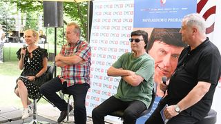 U Croatia Records-u odrzana je promocija novog albuma pjevaca Duska Lokina. U Croatia Records-u odrzana je promocija novog albuma pjevaca Duska Lokina.