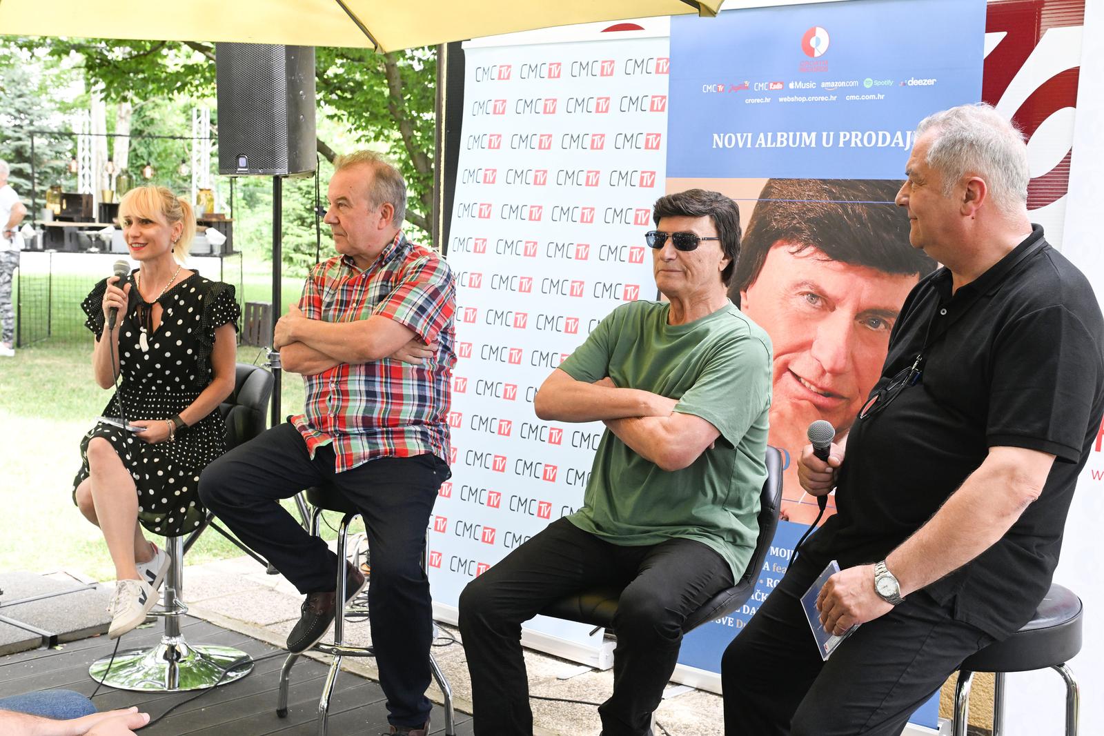 U Croatia Records-u odrzana je promocija novog albuma pjevaca Duska Lokina. U Croatia Records-u odrzana je promocija novog albuma pjevaca Duska Lokina.