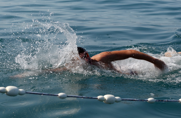 Zadar, 040812.
Jutros je u organizaciji plivackog kluba Zadar odrzan 40. plivacki maraton Preko – Zadar. Ukupno je prijavljeno 94 maratonca od kojih je 64 iz Zadra, a cak njih 28 je mladjih od 15 godina.
Na slici: pobjednik Roko Copac iz Splita.
Foto: J Zadar, 040812.
Jutros je u organizaciji plivackog kluba Zadar odrzan 40. plivacki maraton Preko – Zadar. Ukupno je prijavljeno 94 maratonca od kojih je 64 iz Zadra, a cak njih 28 je mladjih od 15 godina.
Na slici: pobjednik Roko Copac iz Splita.
Foto: J
